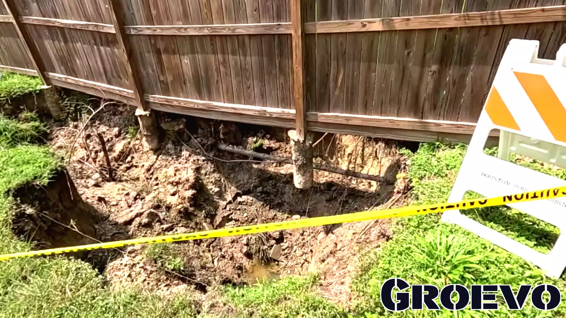 Growing sinkhole in Houston's Third Ward raising safety concerns for business owner, neighbor