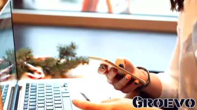 Support Small Businesses This Holiday Season by Shopping Mindfully